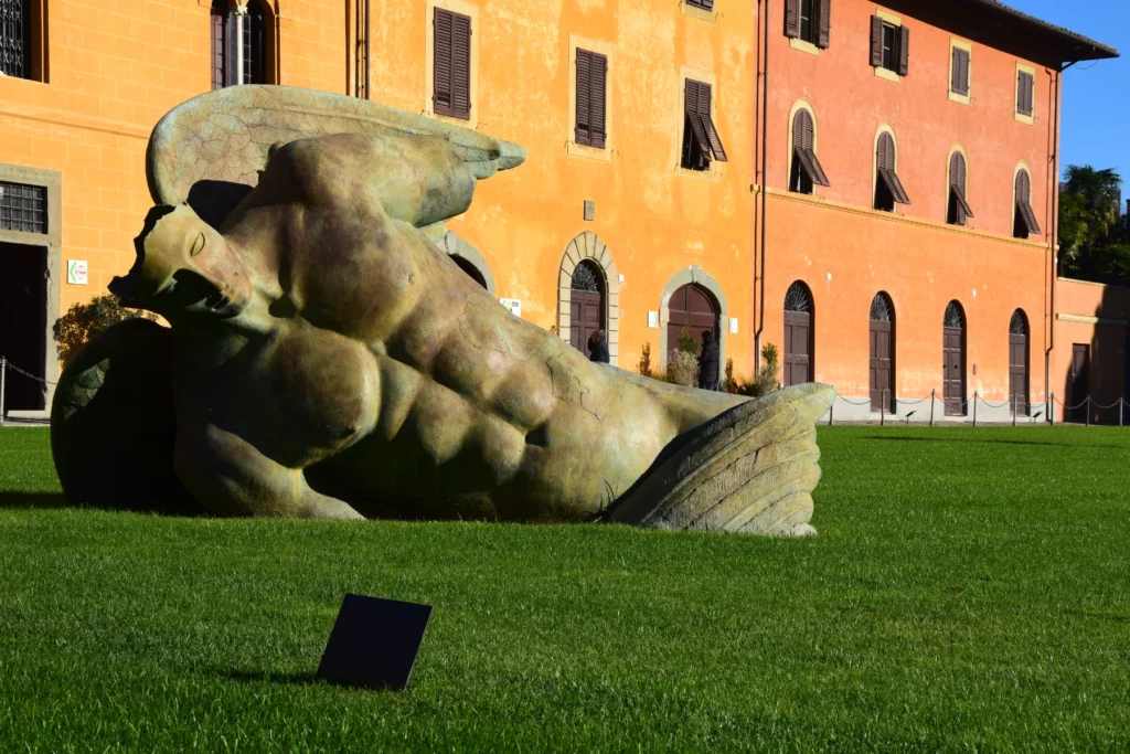 Fotografia rzeźby Igora Mitoraja