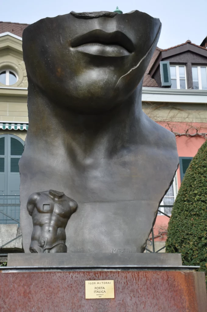 Fotografia rzeźby Igora Mitoraja